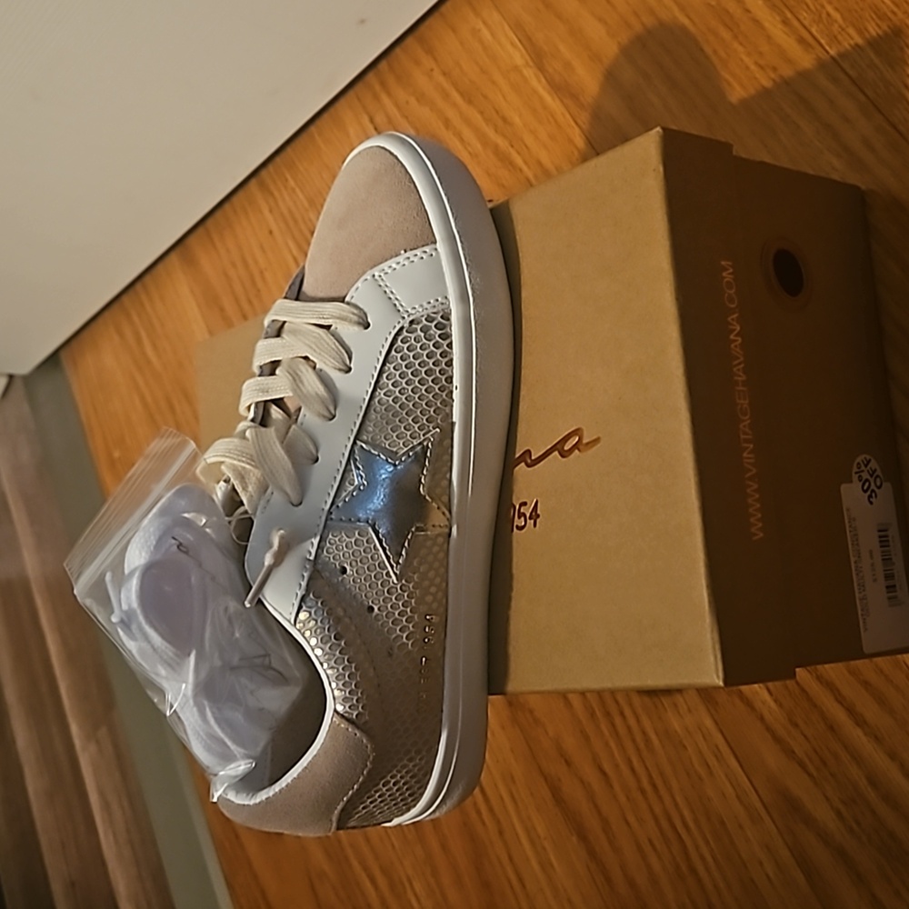 Brand New Vintange Havana size 6